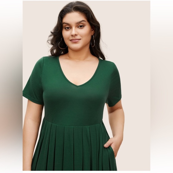 BloomChic Supersoft Essentials Plain Pleated Dress - Picture 4 of 8
